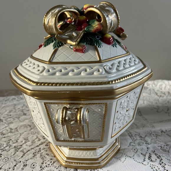 Stunning Fitz & Floyd 'Snowy Woods' Covered Soup Tureen - Picture 3 of 16